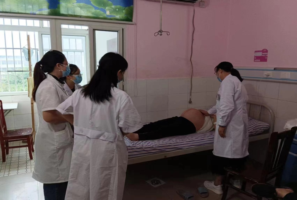 区妇计中心开展“服务百姓健康行动”义诊活动