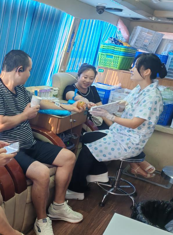 区妇计中心开展无偿献血活动